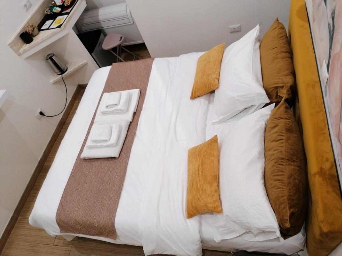 Abbracci Leandra Rooms Civitavecchia Exterior photo